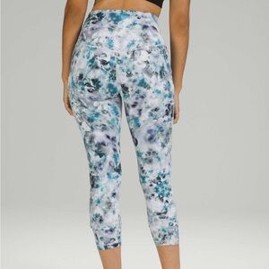 Lululemon Align High Rise Crop with Pockets 23"
Kaleidofloral Multi